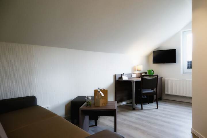 Room 27 of 69