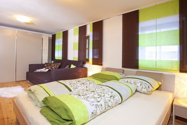 Room 3 of 65