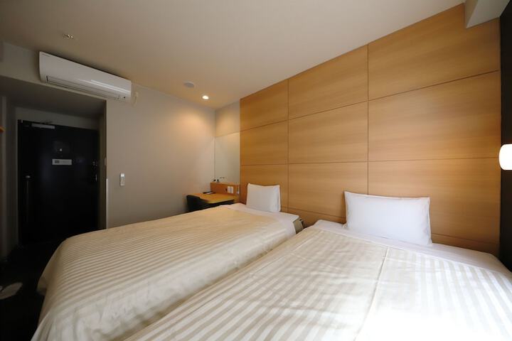 Room 10 of 41