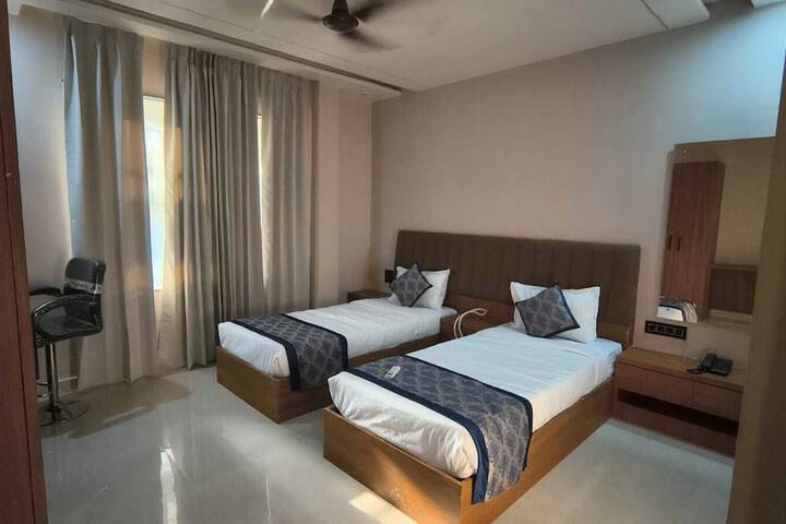 Room 3 of 10