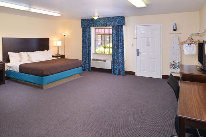 Standard | King Bed (5 of 9)