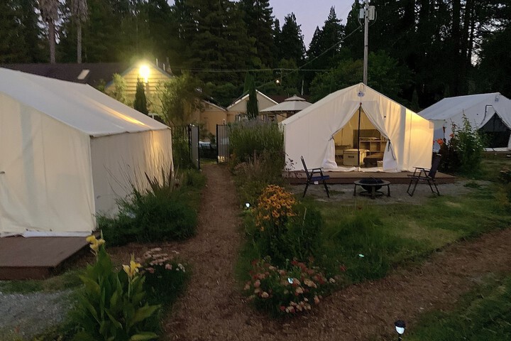 Luxury Tent 1 Queen Bed (2 of 7)