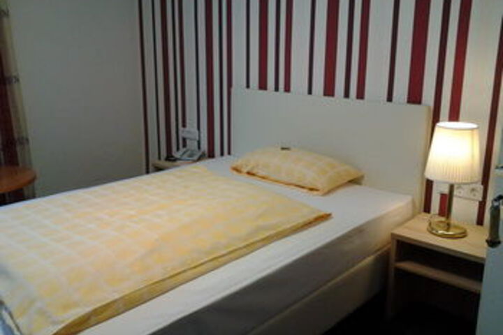 Room 10 of 12