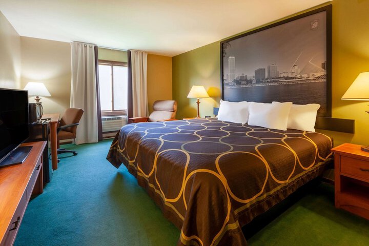 1 King Bed (10 of 11)