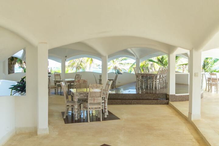 Lounge 116 of 141