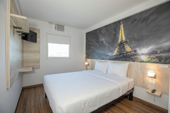 Room 5 of 13