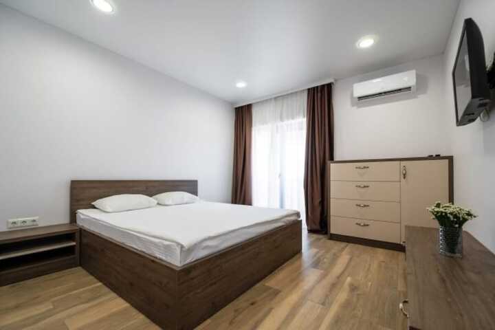Room 18 of 109