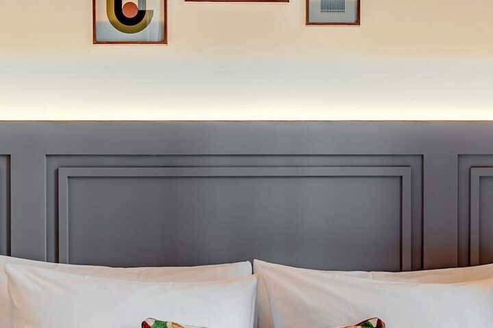 Room 6 of 42