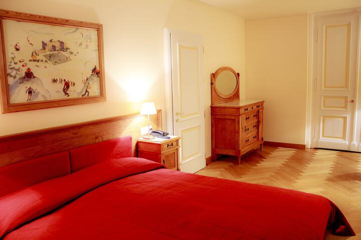 Room 24 of 177