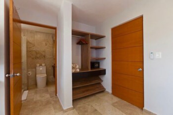 Room 9 of 30