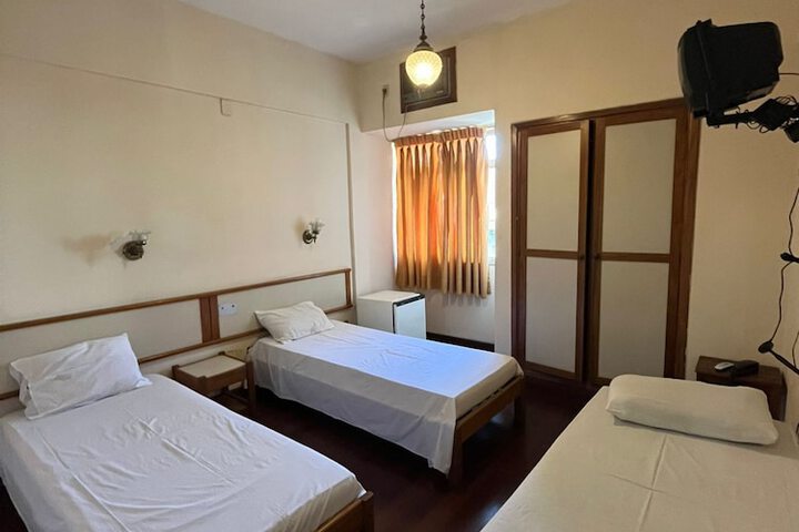 Room 7 of 32