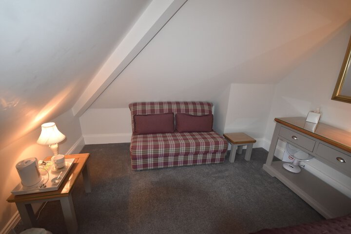 Room 12 of 40