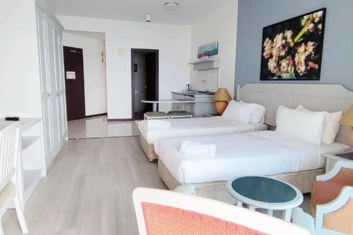 Room 85 of 650