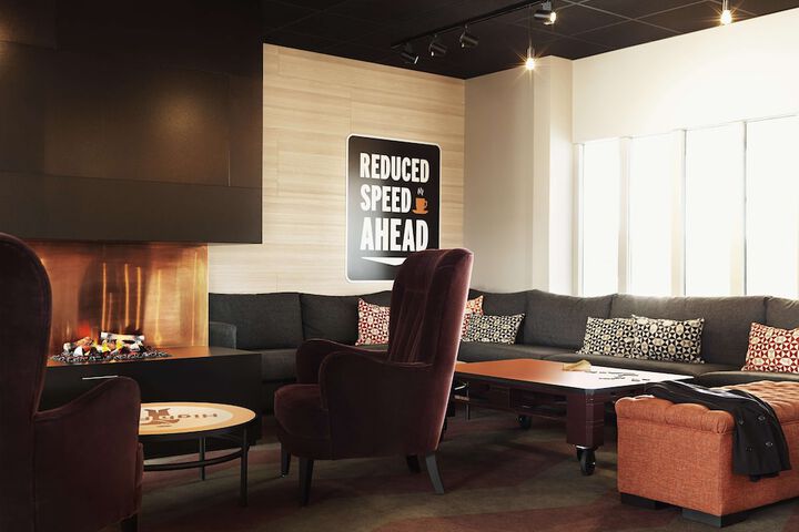 Entrance & Lobby