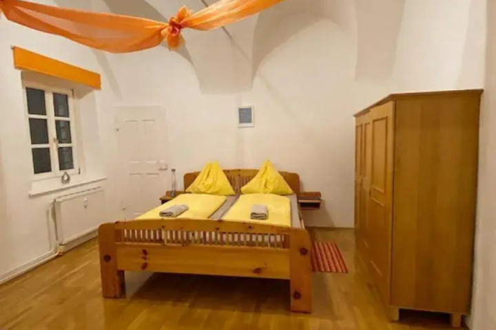 Room 2 of 8