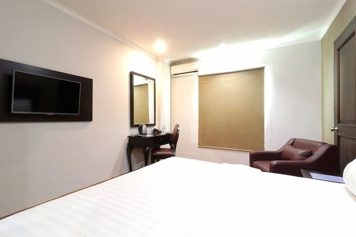 Room 3 of 34