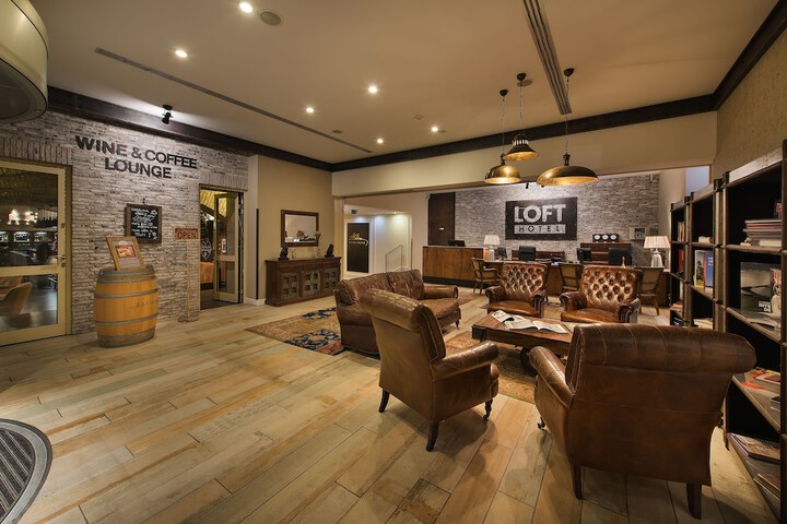 Hotel 2 of 101