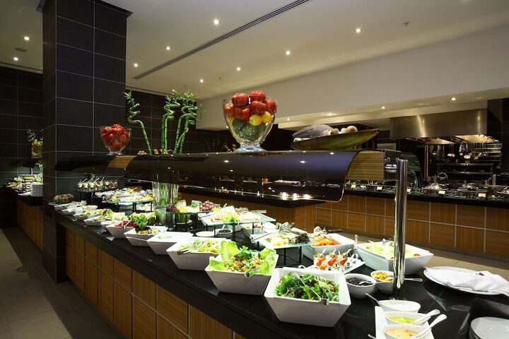 Dining 77 of 92