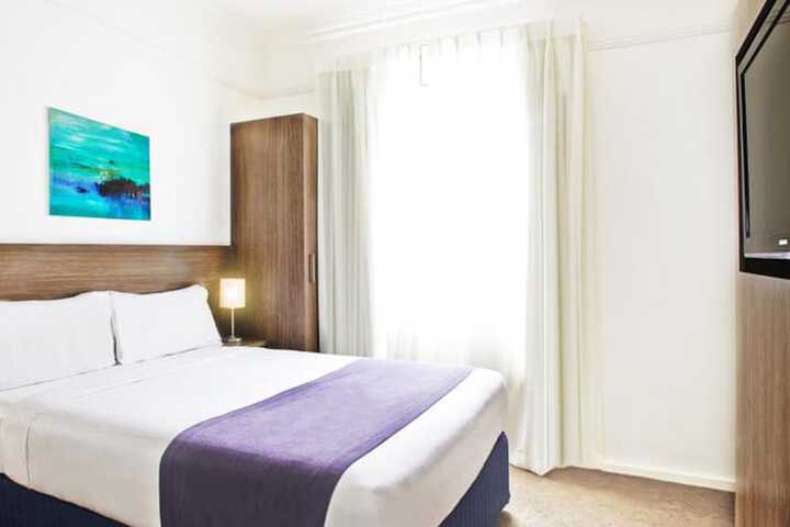 Room 3 of 77