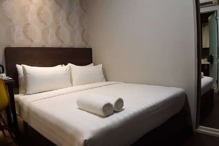 Room 27 of 138