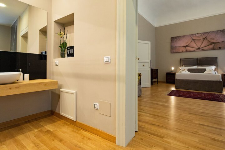 Room 25 of 66