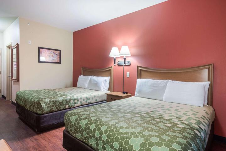 2 Queen Beds (1 of 5)