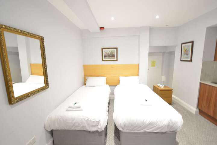 Room 42 of 371