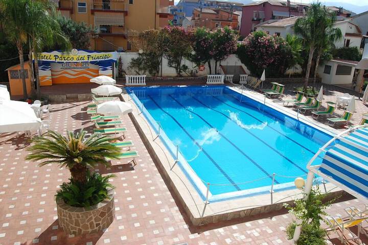 Hotel Pool