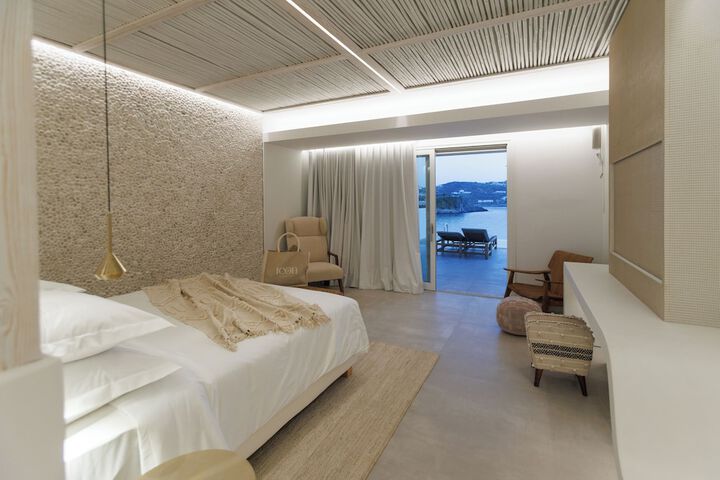 Room 4 of 8