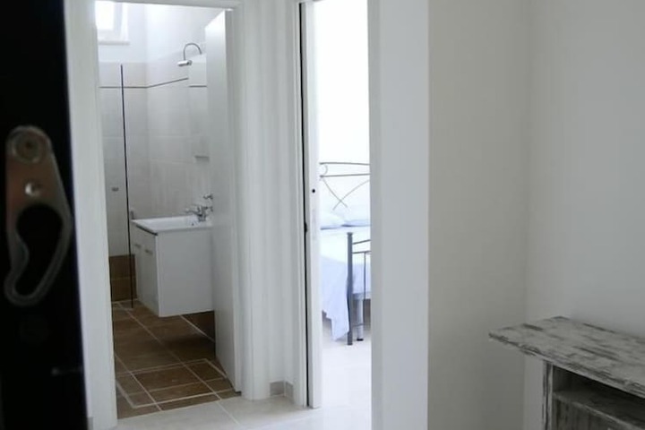 Room 5 of 6