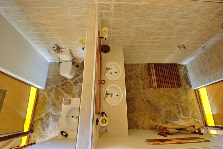 Room 9 of 27
