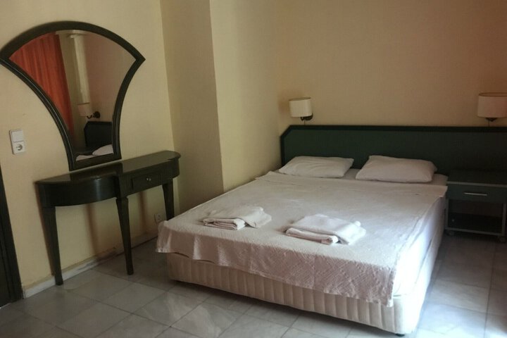 Room 3 of 15