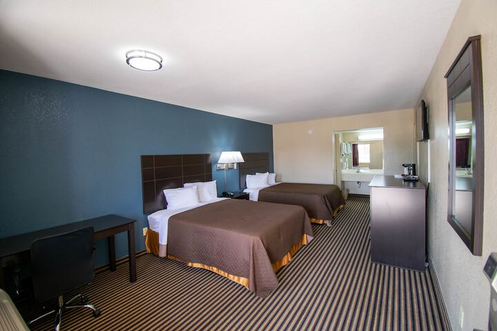 2 Queen Beds (9 of 9)