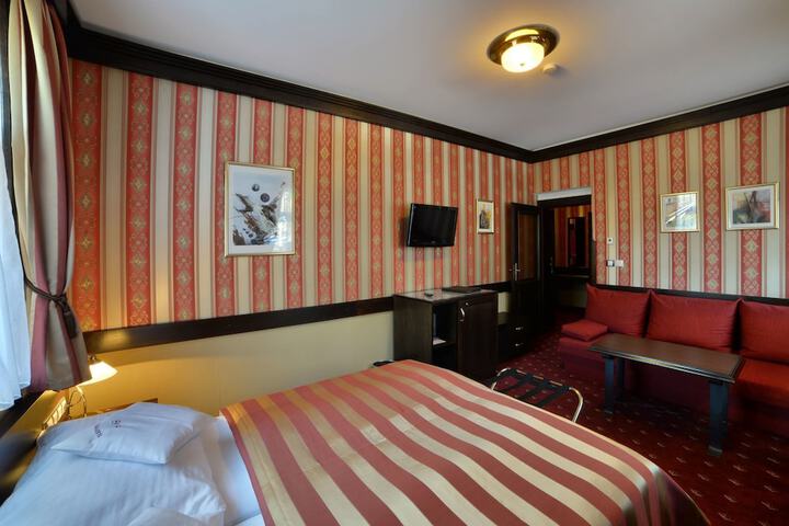 Room 7 of 145