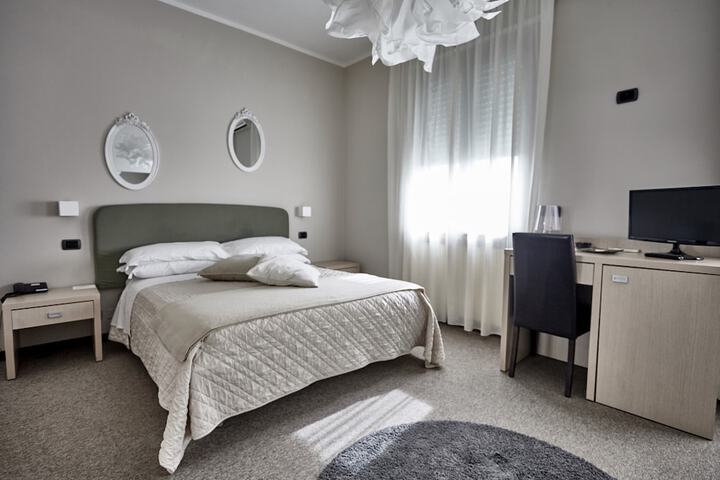 Room 12 of 74