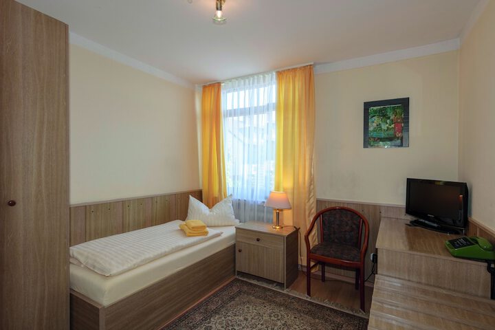 Room 2 of 27