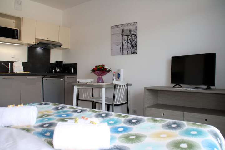 Room 10 of 77