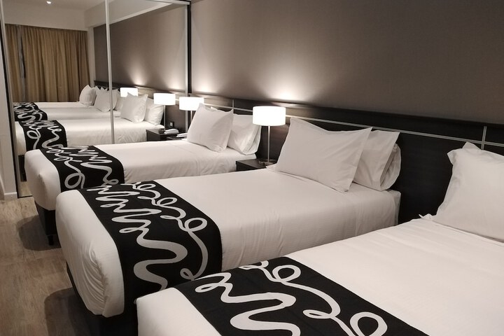 Room 10 of 28