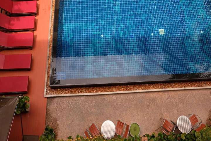Hotel Pool