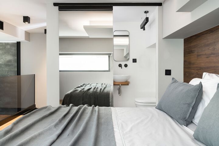 Room 32 of 102