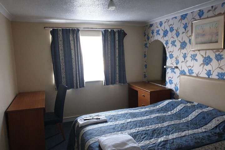 Room 3 of 10