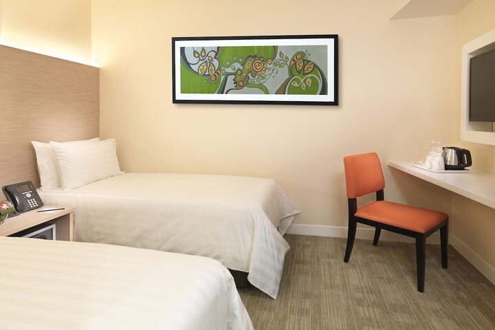 Room 4 of 12