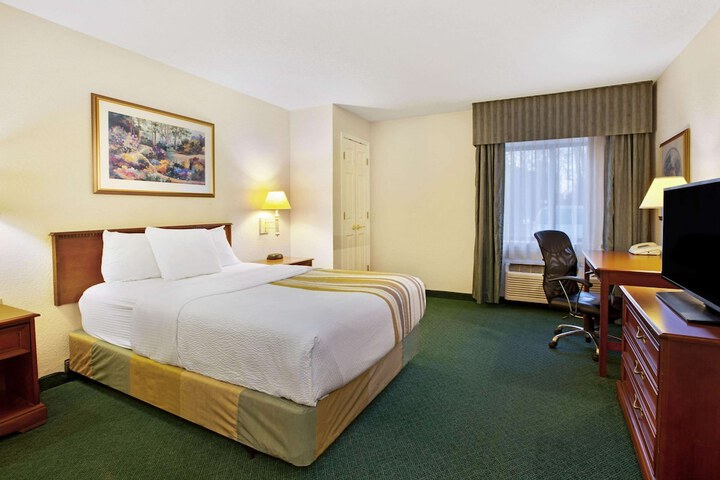 1 Double Bed Mobility Accessible (9 of 16)