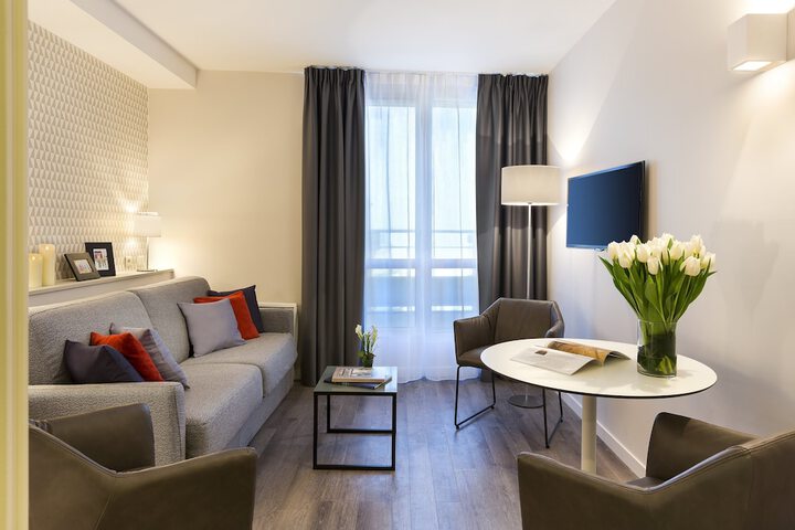 Room 12 of 38