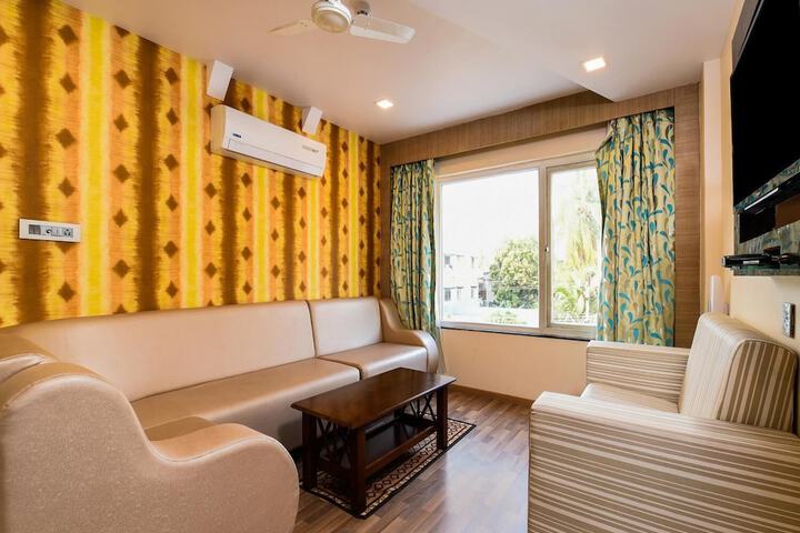 Room 15 of 33