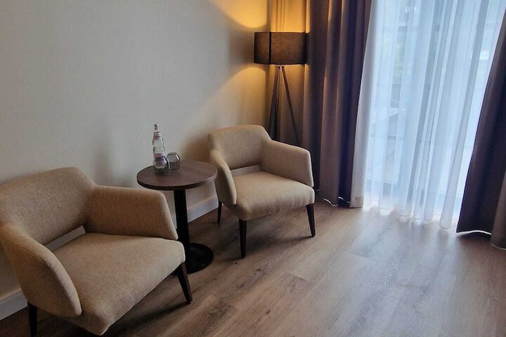 Room 16 of 33