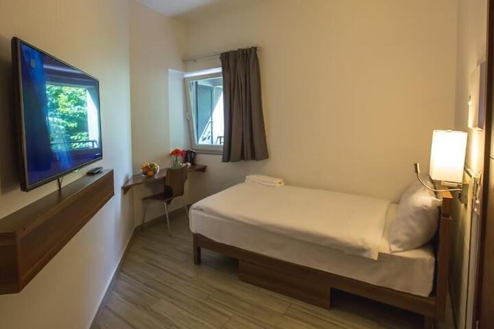 Room 20 of 28