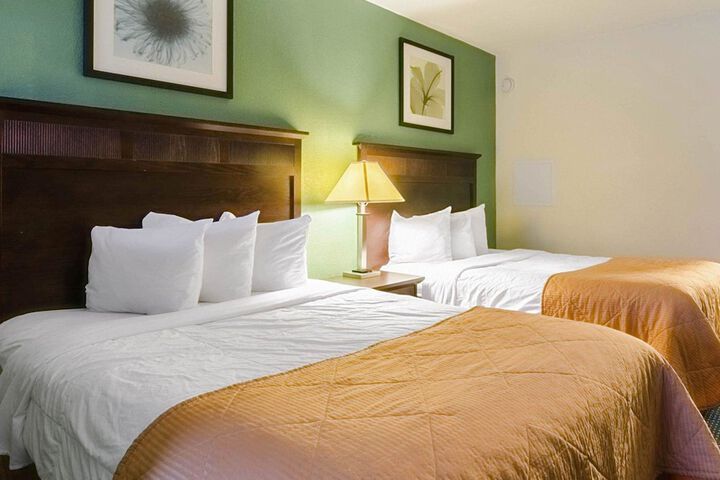 2 Double Beds (12 of 18)