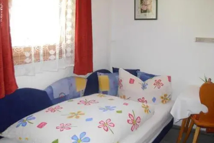 Room 5 of 11
