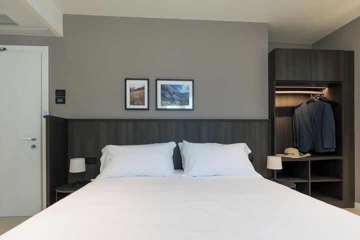 Room 30 of 106